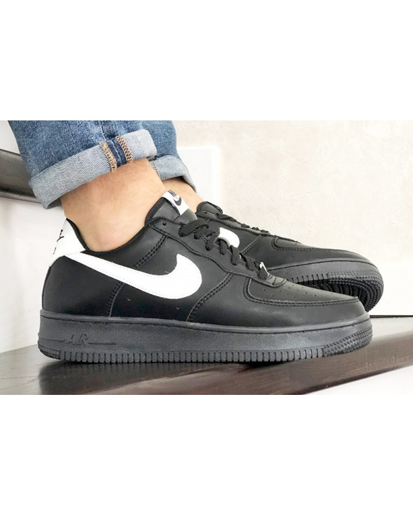 Мужские кроссовки Nike Air Force 1 Low черные с белым (black/white)