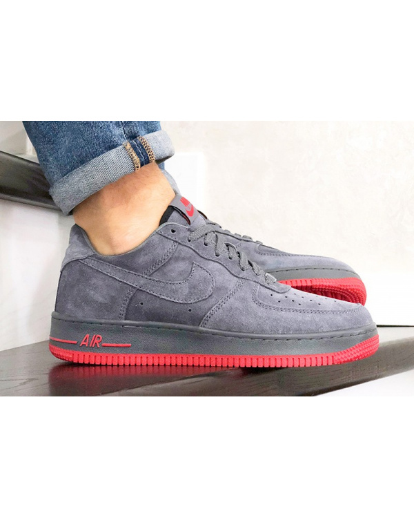 Мужские кроссовки Nike Air Force 1 Low серые с красным (grey/red/suede)