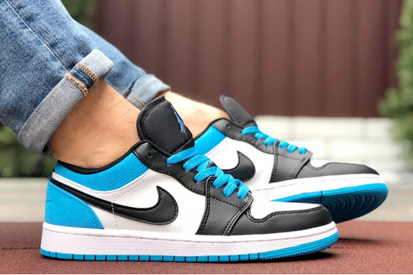 Мужские кроссовки Nike Air Jordan 1 Retro Low белые с синим