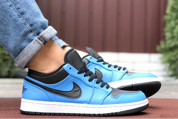 Мужские кроссовки Nike Air Jordan 1 Retro Low синие с черным