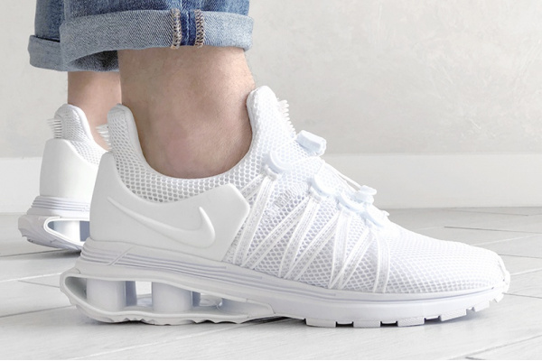 Мужские кроссовки Nike Shox Gravity белые