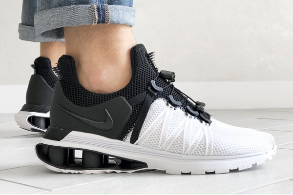 Мужские кроссовки Nike Shox Gravity белые с черным