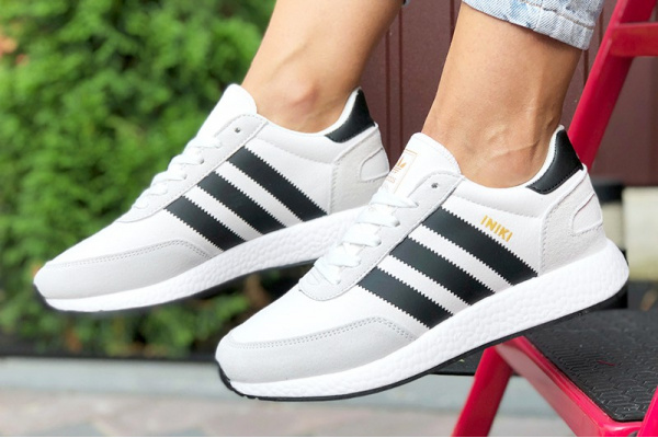 Женские кроссовки Adidas Iniki Runner белые с черным