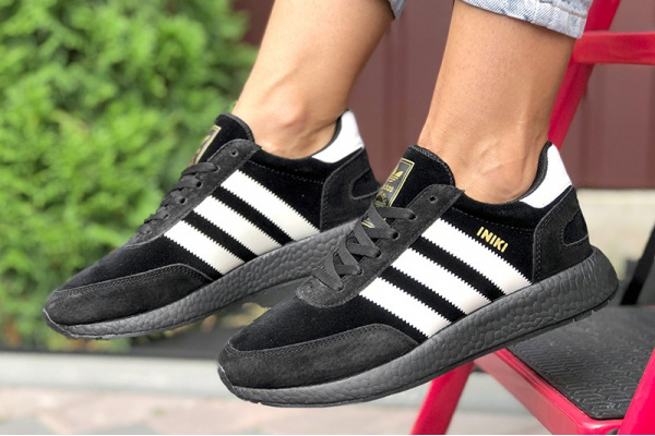 Женские кроссовки Adidas Iniki Runner черные с белым
