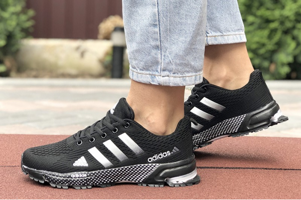 Женские кроссовки Adidas Marathon TR 26 черные с белым