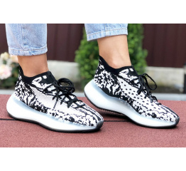 Женские кроссовки Adidas Yeezy Boost 380 белые с черным
