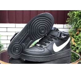 Женские высокие кроссовки на меху Nike Air Force 1 Mid черные с белым