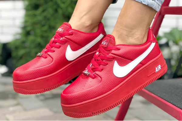Женские кроссовки Nike Air Force 1 Sage Low красные
