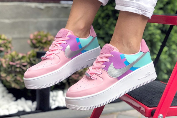 Женские кроссовки Nike Air Force 1 Sage Low розовые с фиолетовым