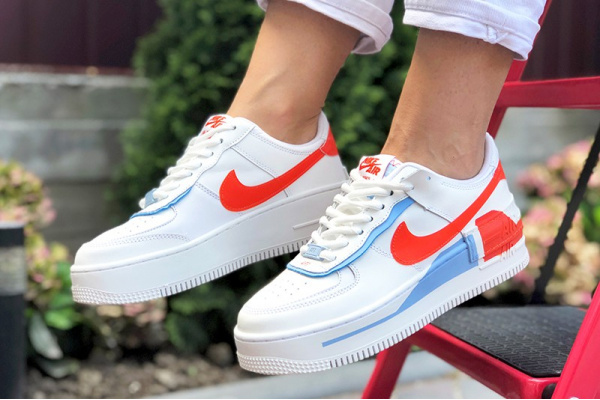 Женские кроссовки Nike Air Force 1 Shadow белые с красным и голубым