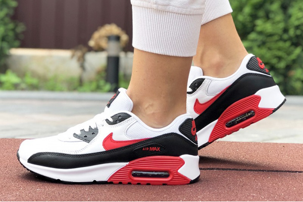 Женские кроссовки Nike Air Max 90 белые с черным и красным