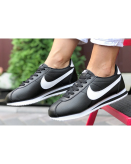 Жіночі кросівки Nike Classic Cortez Leather чорні з білим