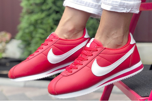 Женские кроссовки Nike Classic Cortez Leather красные