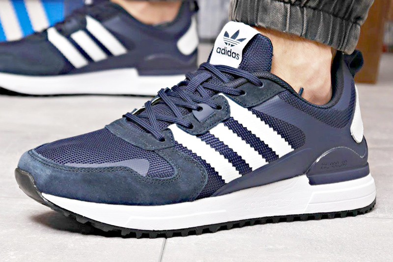 Купить мужские кроссовки Adidas ZX700 темно-синие с белым (dkblue