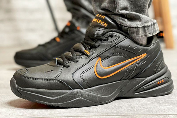 Мужские кроссовки Nike Air Monarch IV черные с оранжевым