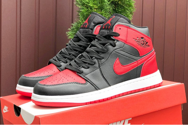 Мужские высокие кроссовки Nike Air Jordan 1 Retro High OG черные с красным