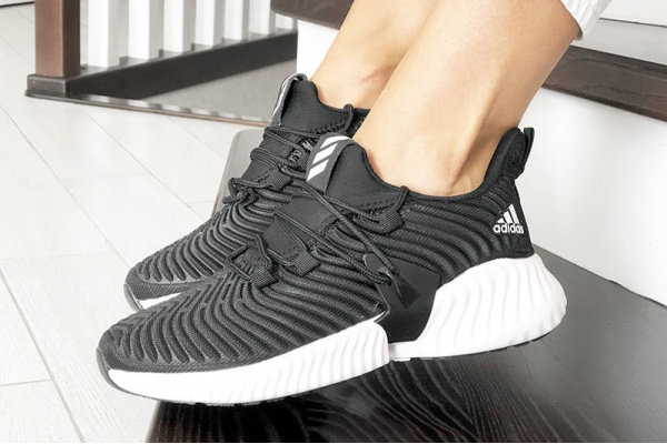 Женские кроссовки Adidas AlphaBOUNCE Instinct черные с белым