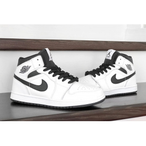 Женские высокие кроссовки Nike Air Jordan 1 Retro High OG белые с черным