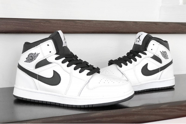 Женские высокие кроссовки Nike Air Jordan 1 Retro High OG белые с черным