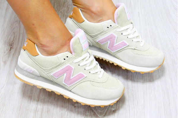 Женские кроссовки New Balance 574 бежевые с розовым