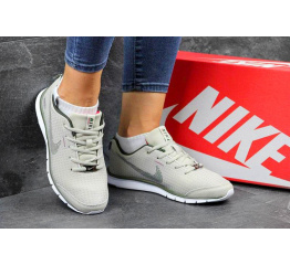 Женские кроссовки Nike бежевые