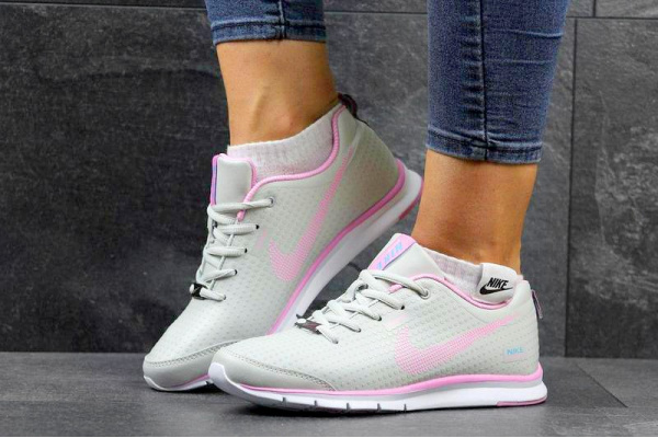 Женские кроссовки Nike бежевые с розовым