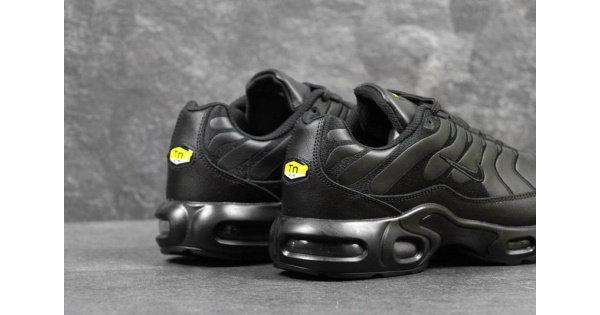 Nike air best sale tuned 1 black