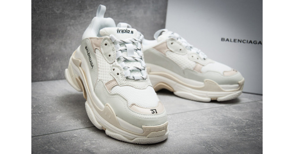 Купить женские кроссовки Balenciaga Triple S Trainers бежевые