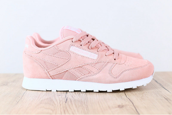 Женские кроссовки Reebok Classic Leather пудровые